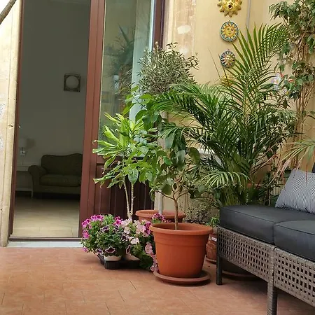 Centro Storico With Terrace ベッド・アンド・ブレックファスト カターニア